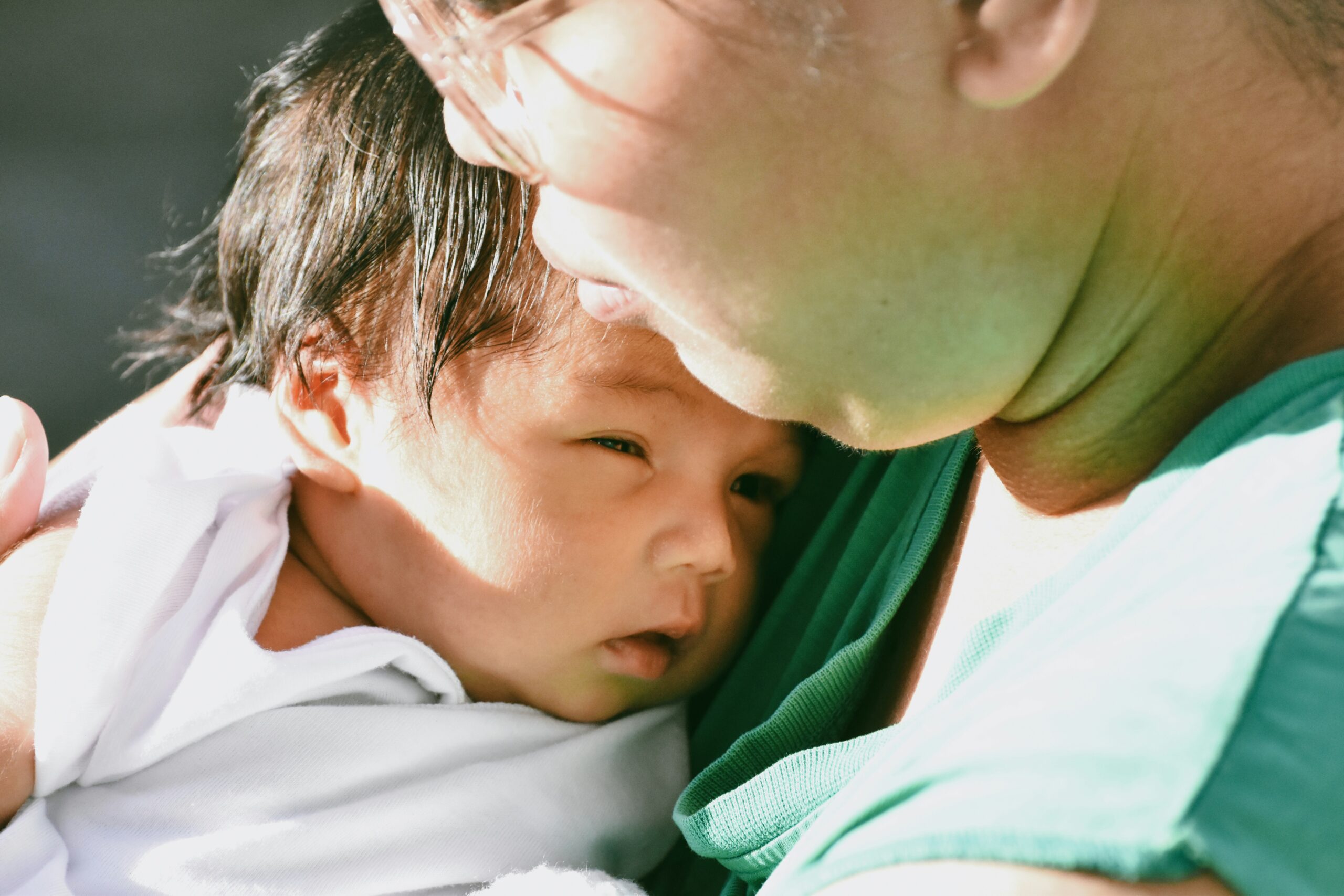 Hospital Bag Checklist for Mom and Baby featuring labor essentials, delivery supplies, and newborn must-have items.