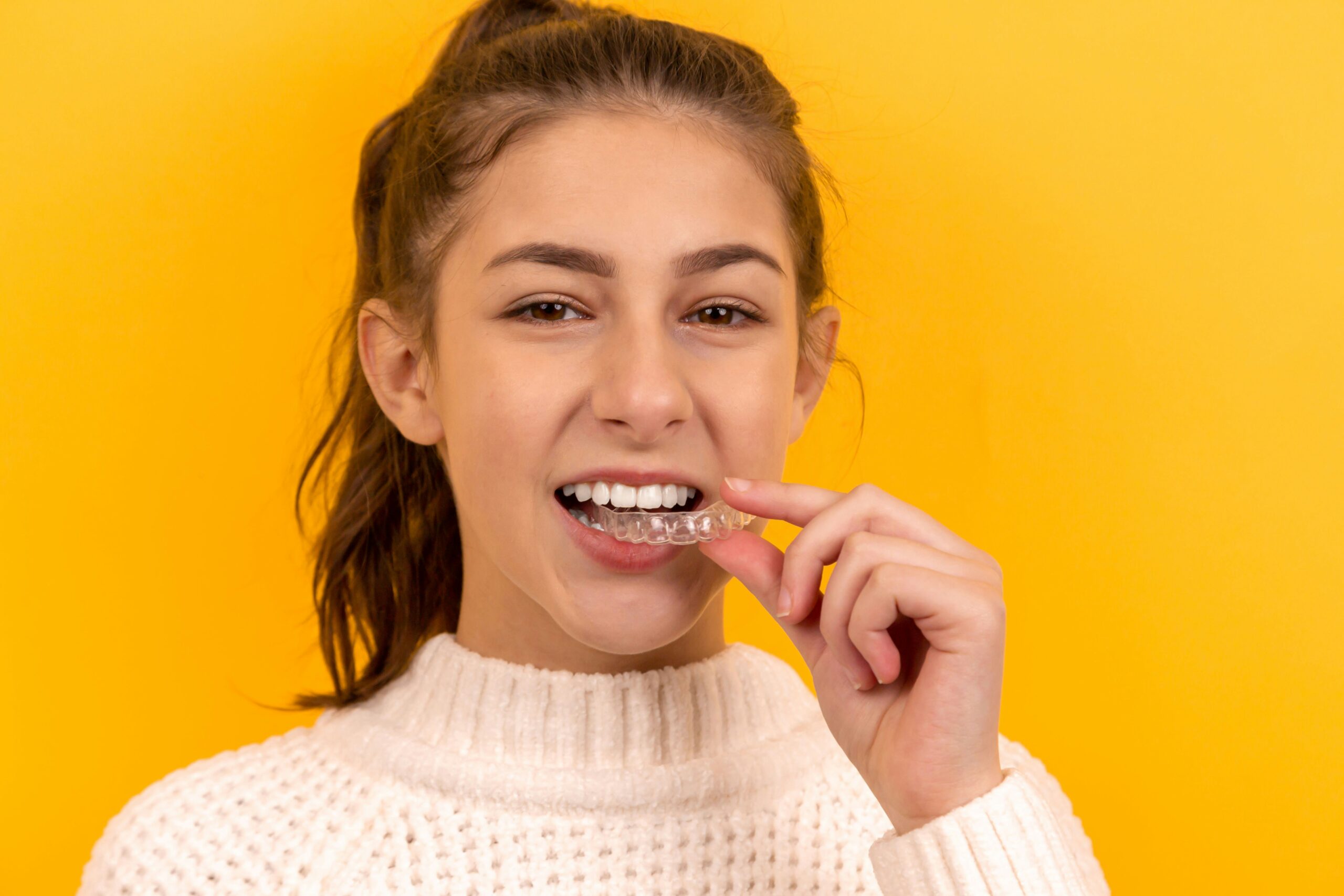 How to Remove Plaque From Teeth: 12 Safe and Effective Ways for a Healthier Smile