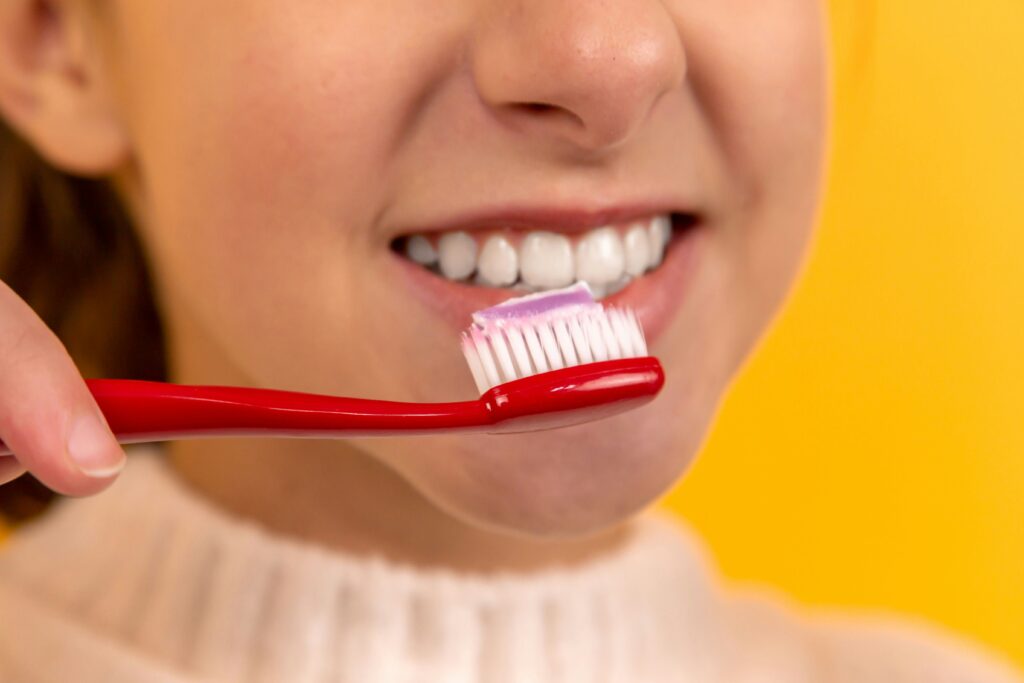 How to Remove Plaque From Teeth covering plaque control, brushing, flossing, mouthwash, healthy gums, and dental care.