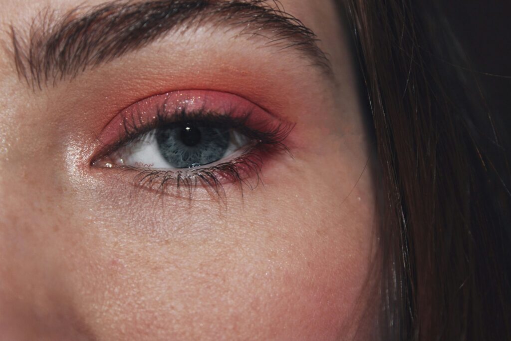 How to Fix Droopy Eyelids Without Surgery with natural techniques to improve eyelid appearance and support healthier-looking eyes.