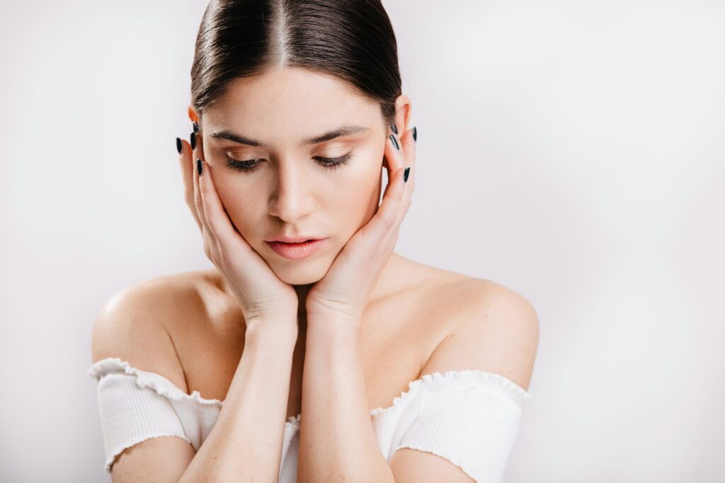 Help COVID Sore Throat guide to throat-soothing remedies, symptom management, hydration, recovery guidance, and supportive care.