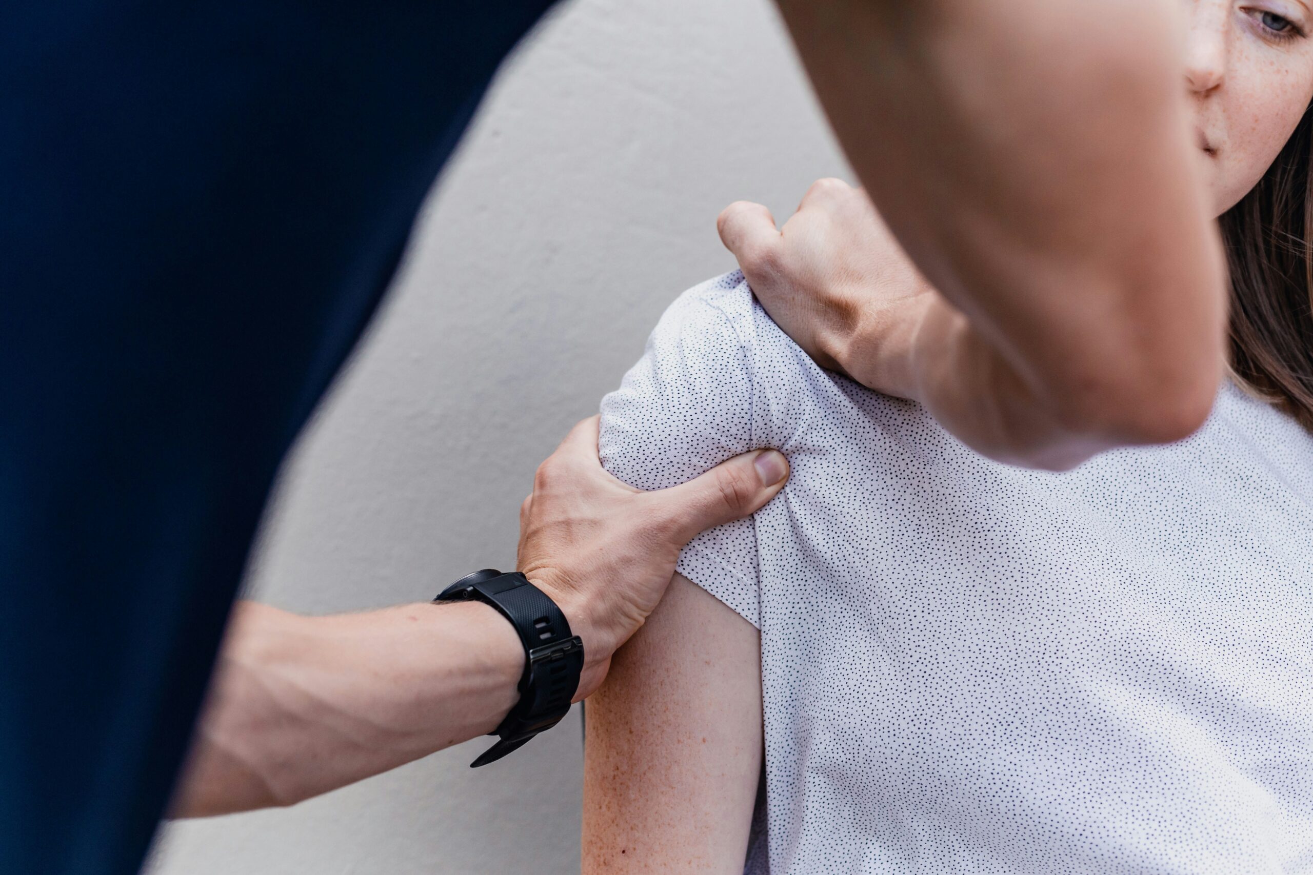 Torn Labrum Shoulder Recovery Without Surgery: Timeline, Treatment, and What to Expect