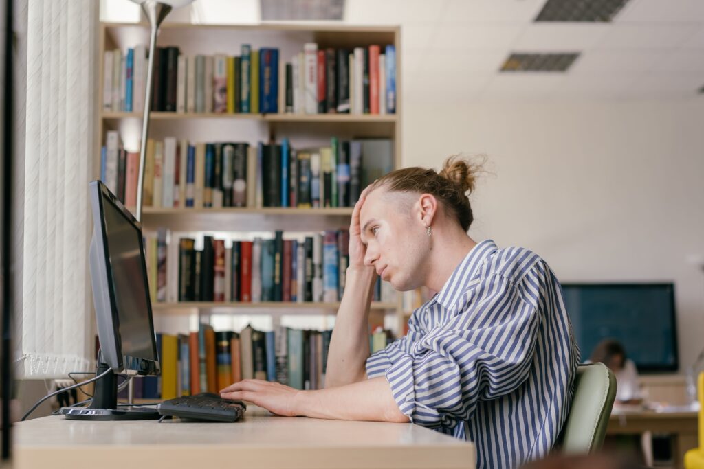 Can you develop dyslexia later in life and signs of adult reading difficulties