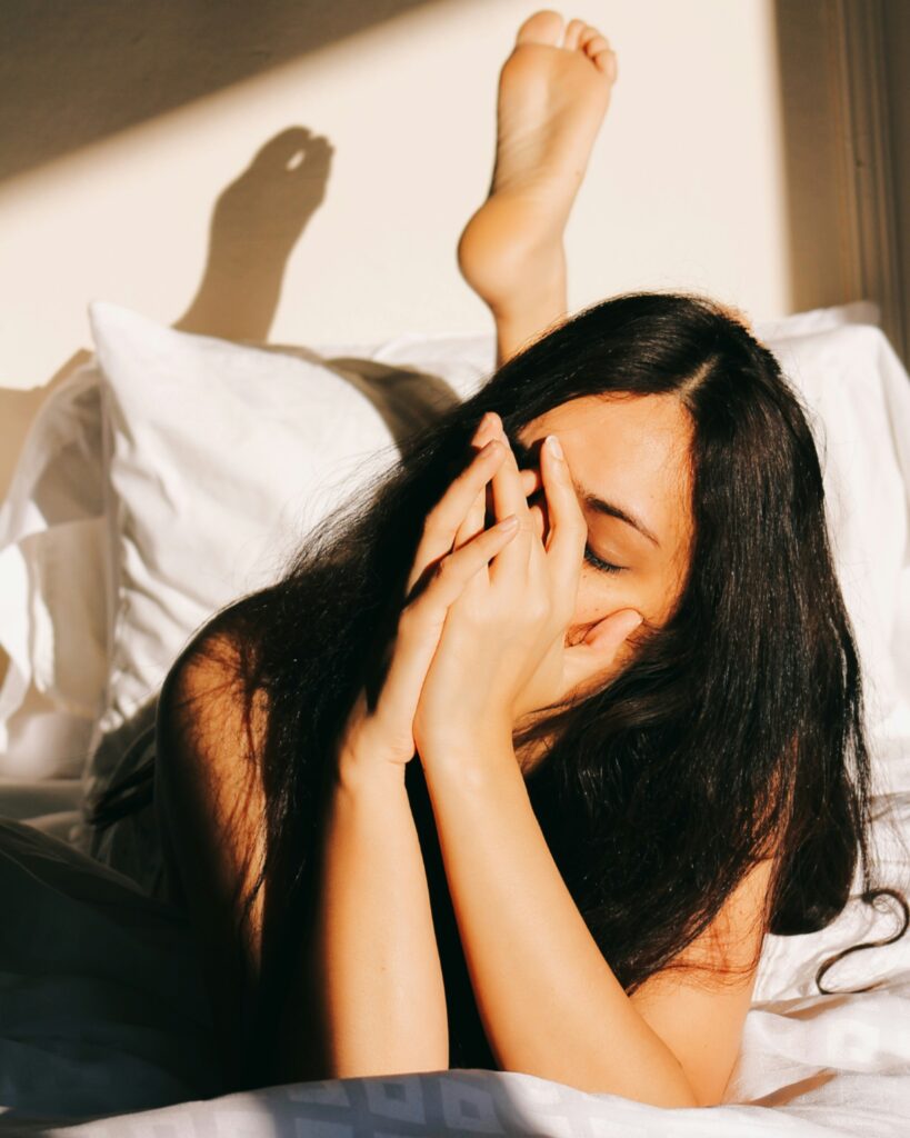 Why Does Congestion Get Worse at Night? guide to nighttime nasal blockage, inflammation, allergies, sleeping position, and congestion relief.